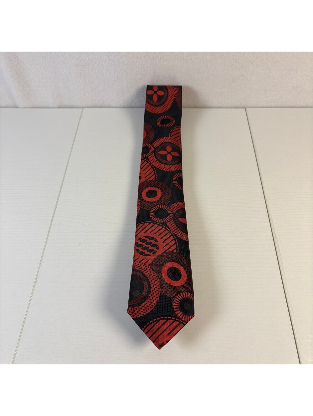 Giovanni Testi Mens Tie Red Black Geometric Circles Microfiber Necktie 2.5 x 59
